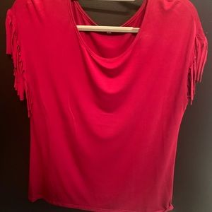Super cute top with fringe sleeves Sz L